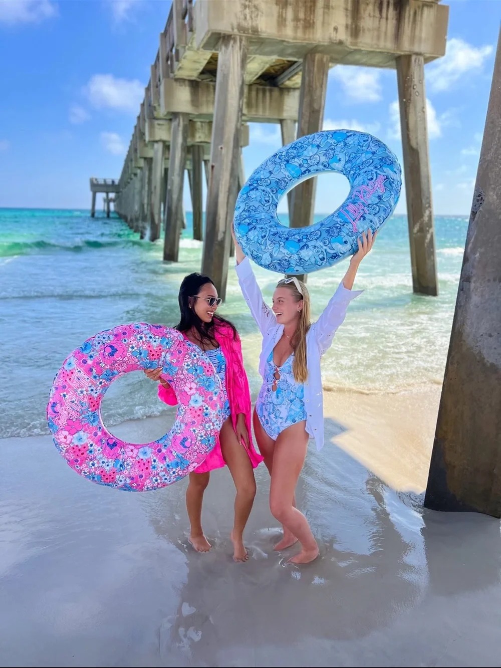 Discounted LILLY PULITZER 8 ITEMS PERFECT DAY AT THE BEACH ( ultimate gift set) - Picture 3 of 9